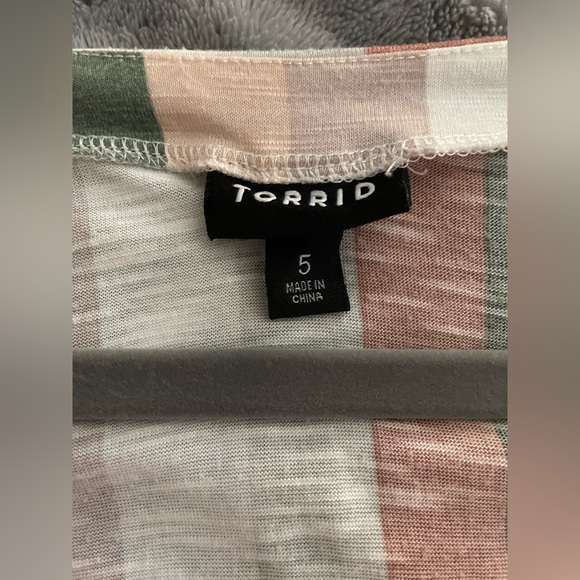 Torrid 5 Slub V-Neck Button-Down Tie-Front Dolman Midi Tee - Picture 7 of 7